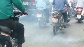 Ống pô xe máy xả khói đen: Nguyên nhân và cách khắc phục