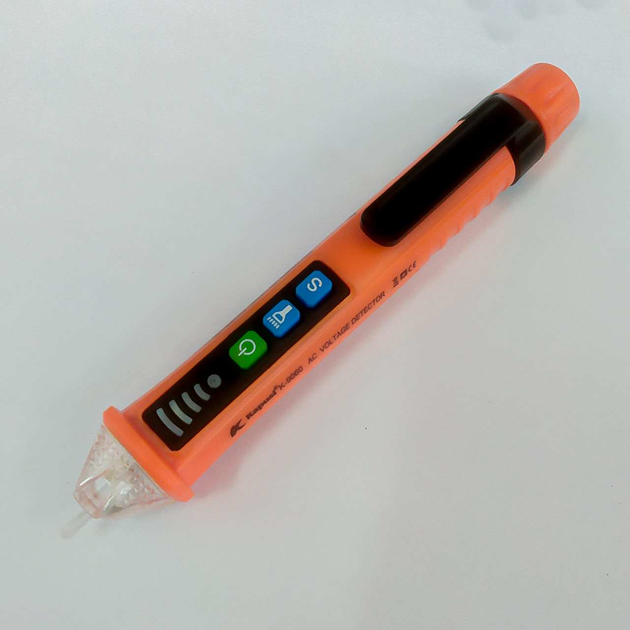 Bút thử điện được trang bị đèn LED và âm thanh