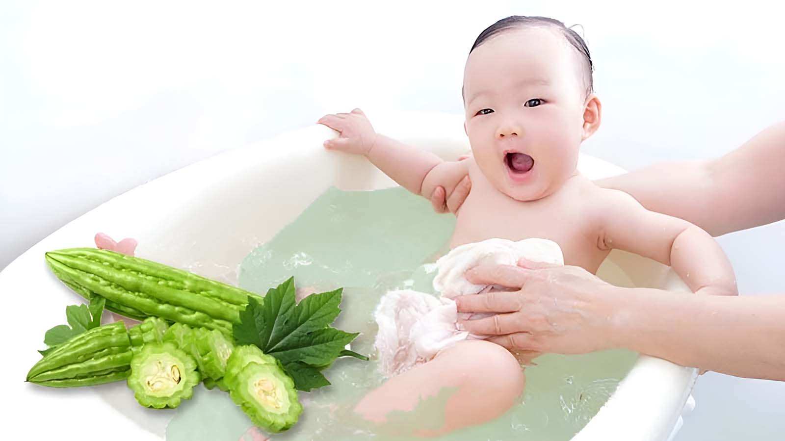 Mướp đắng làm nước tắm chữa rôm sảy cho trẻ sơ sinh