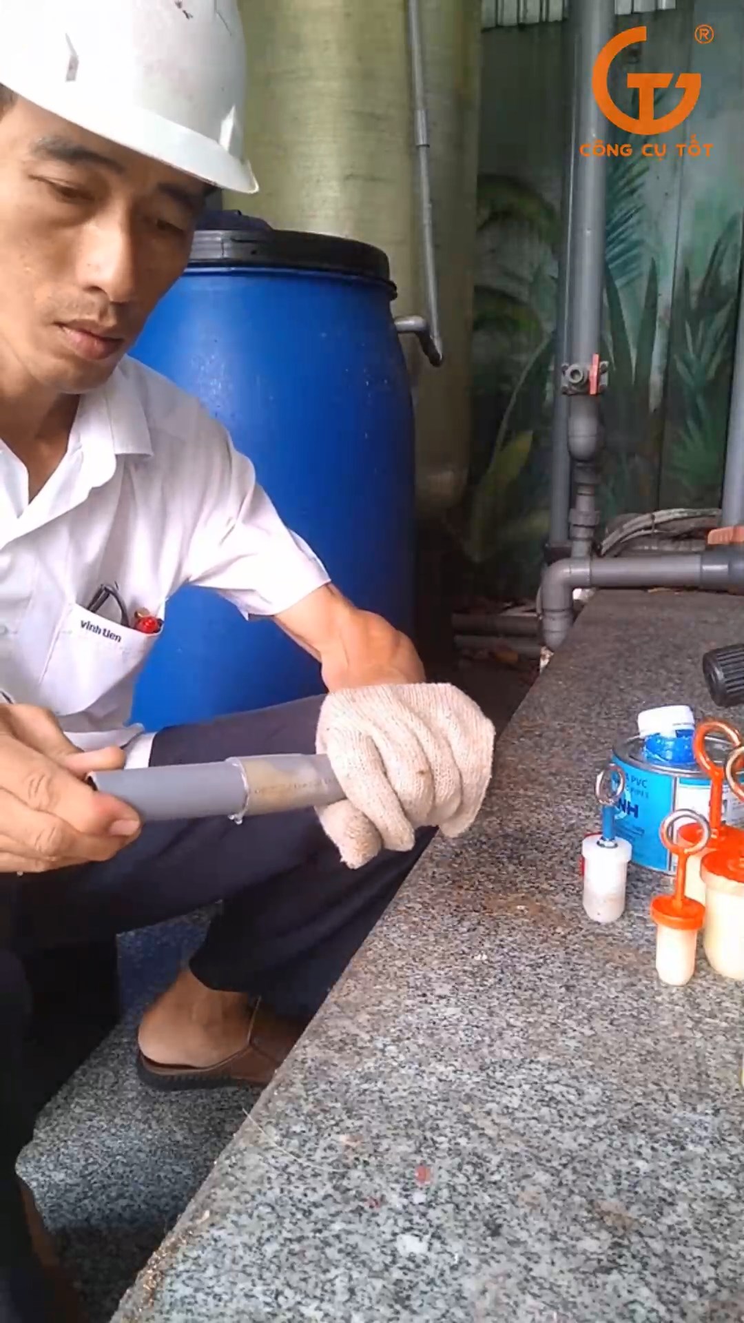 Nên sử dụng khuôn măng sông ống nhựa để tránh tình trạng nối bị rỗ và ọp ẹp