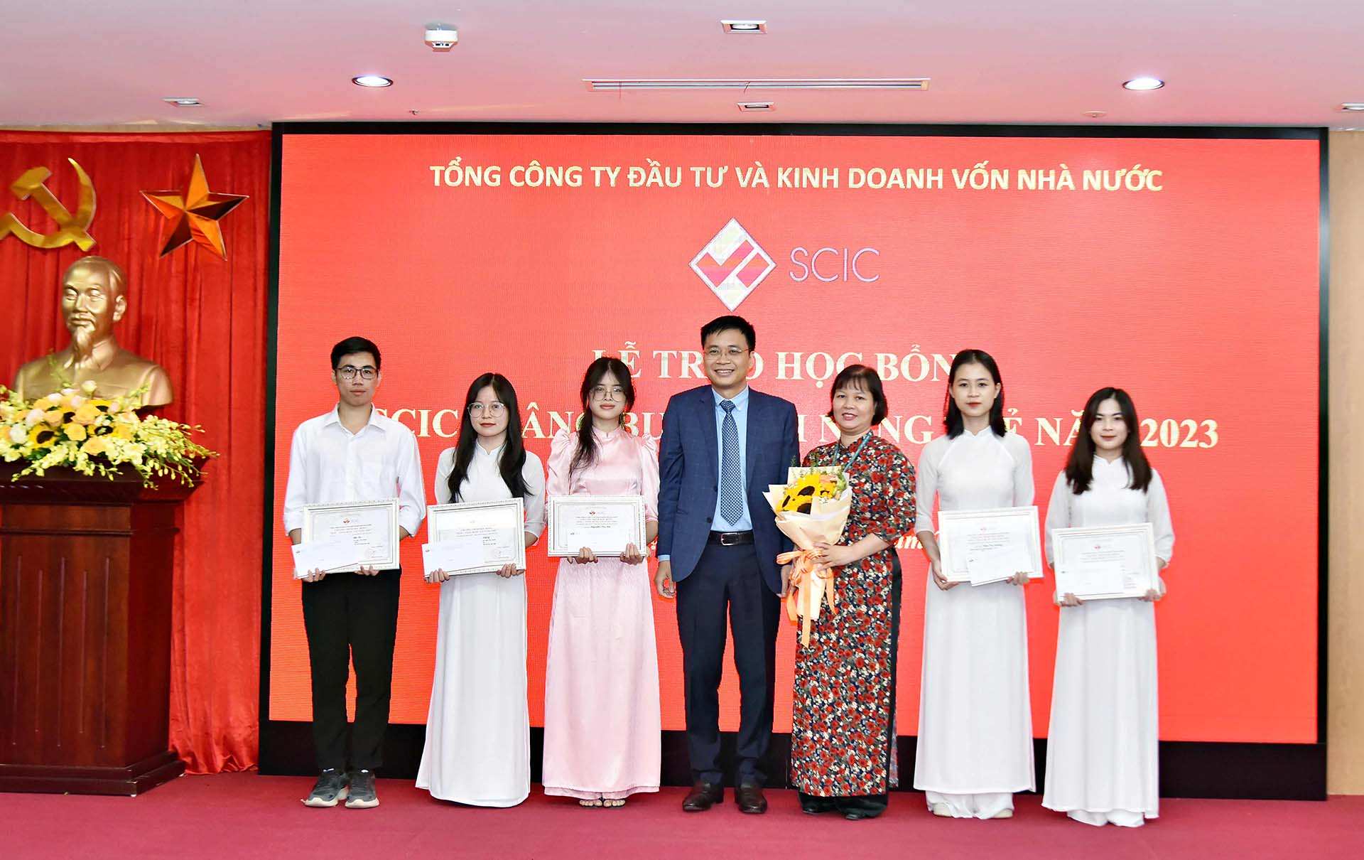Nguyễn Thu Hà nhận học bổng SCIC năm 2023 