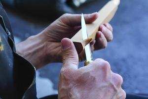 Những mẹo cầm cán dao khắc gọt gỗ cho người mới bắt đầu