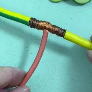 Cách chia dây điện chữ T từ dây xoắn cứng sang dây mềm