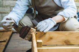 Đánh véc ni hay sơn PU để bảo vệ bề mặt đồ gỗ ?