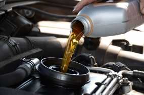 Hướng dẫn cách thay dầu ô tô tại nhà