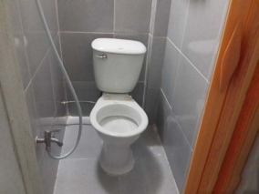 Hướng dẫn cách xử lý mùi hôi toilet hiệu quả