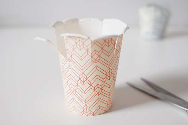 Cách làm hộp quà bằng cốc giấy