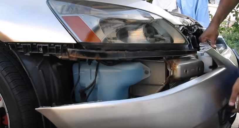 Hướng dẫn cách thay thế cảm biến két nước rửa kính xe ô tô 2