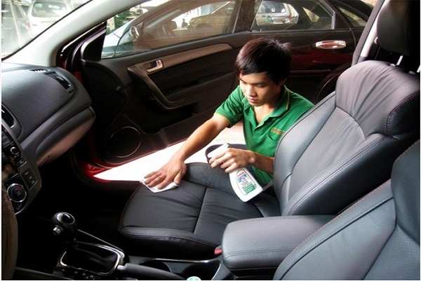 Hướng dẫn cách vệ sinh ghế da ô tô an toàn, hiệu quả