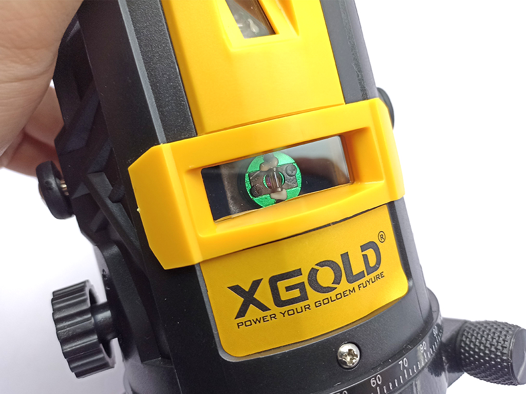 Máy cân bằng XGOLD dùng 5 tia laser màu xanh dễ dàng nhìn thấy trong các điều kiện ánh sáng mạnh