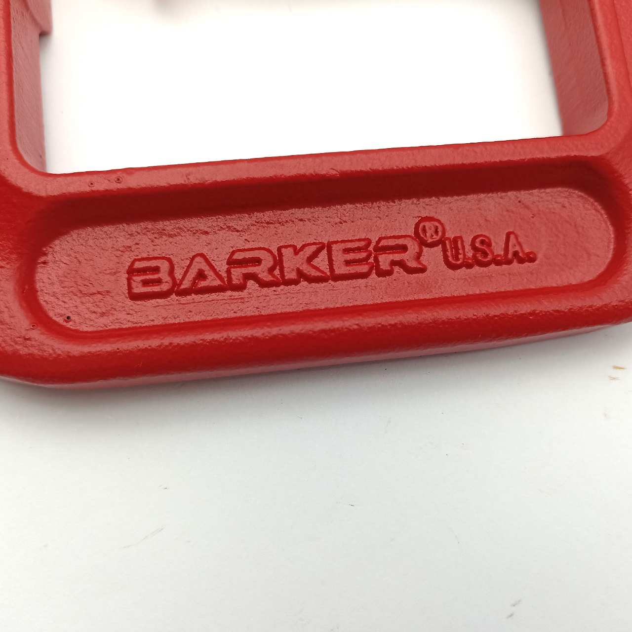 Thương hiệu Baker đúc nổi nguyên khối