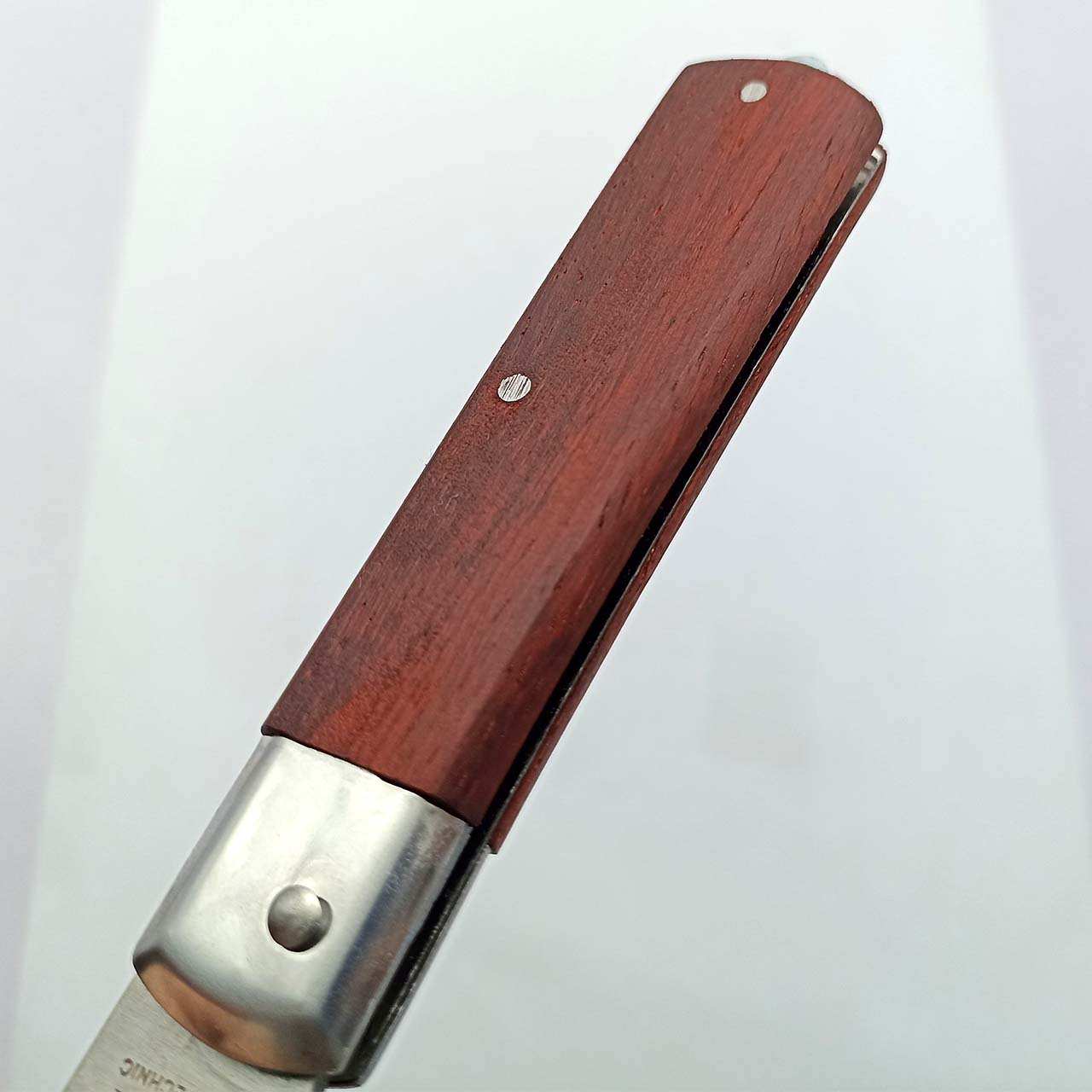 Dao tước dây điện Asaki AK-8601 có cán gỗ tự nhiên êm tay