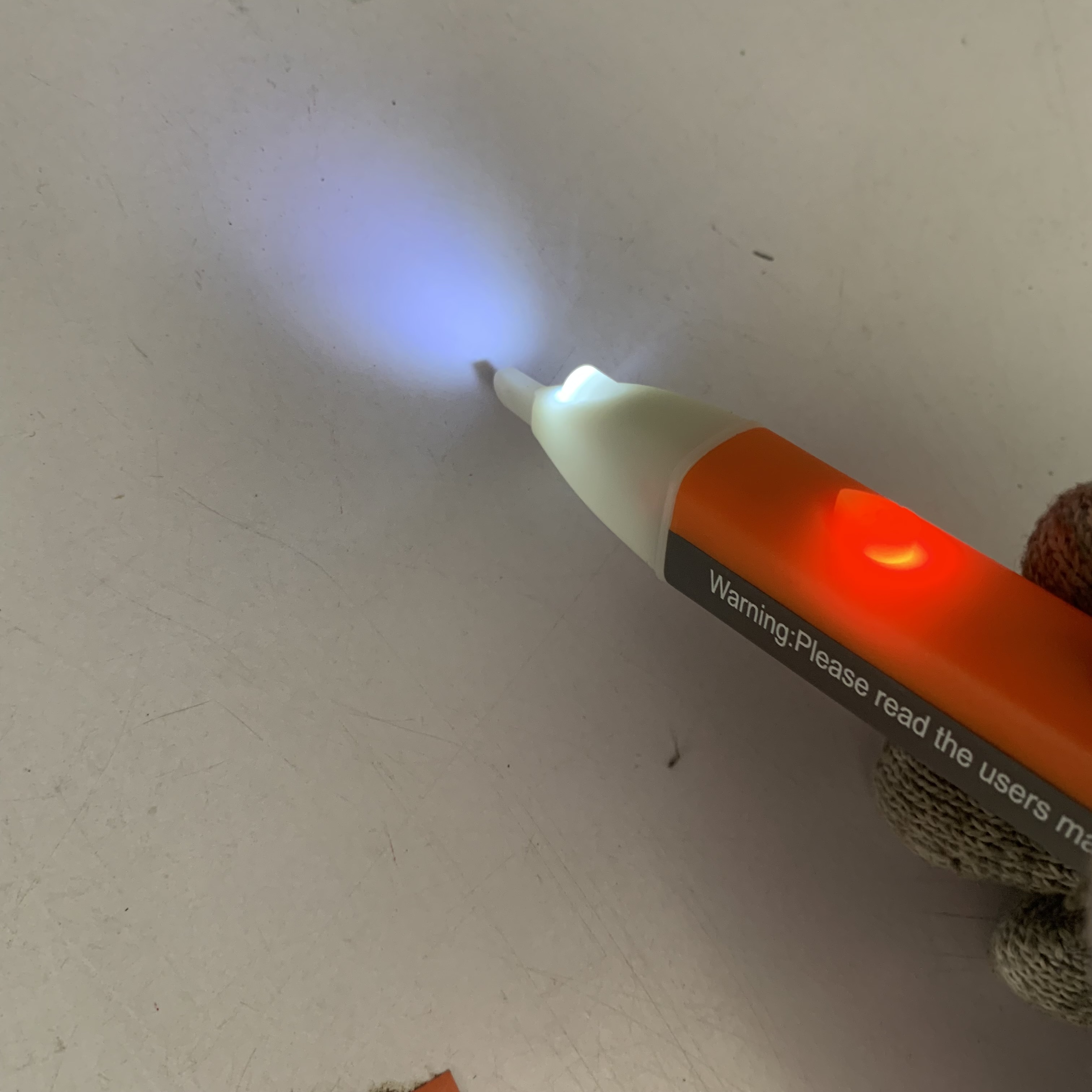 Tích hợp đèn led mini để sử dụng nơi thiếu sáng