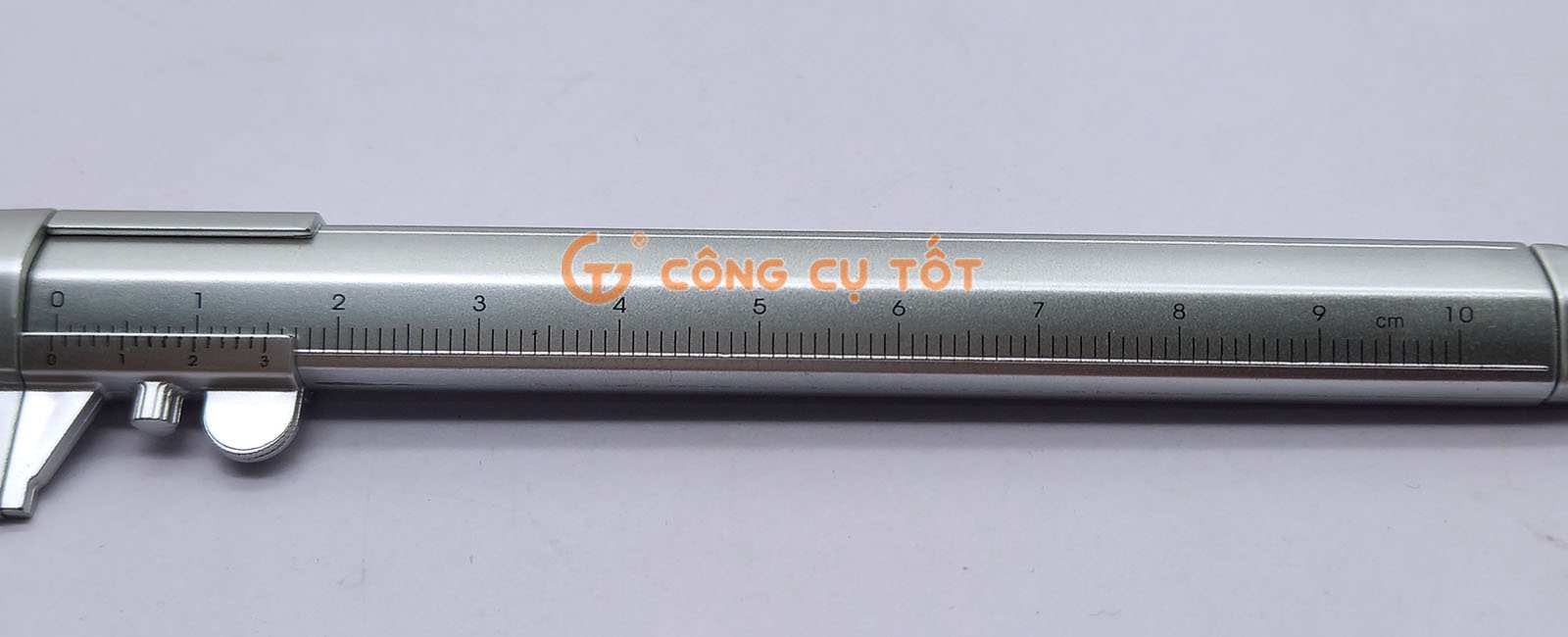 Thân bút được in vạch chia và số đo rõ nét