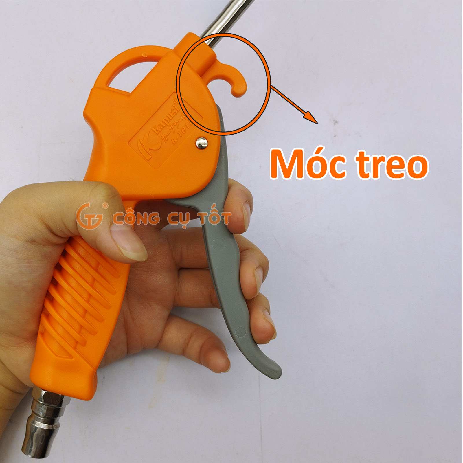 Trên thân sản phẩm có móc treo giúp dễ treo lên