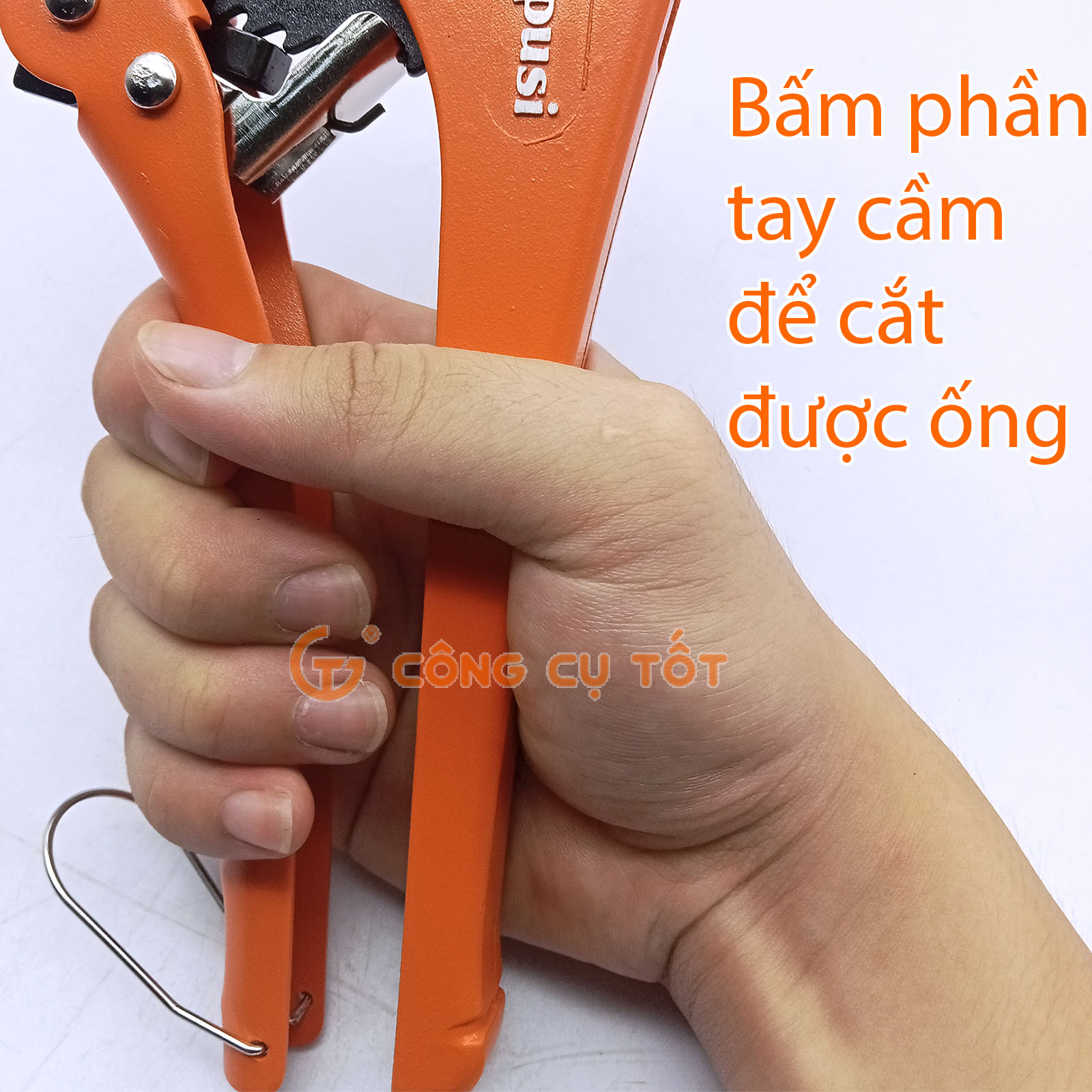 Bấm tay cầm để cắt