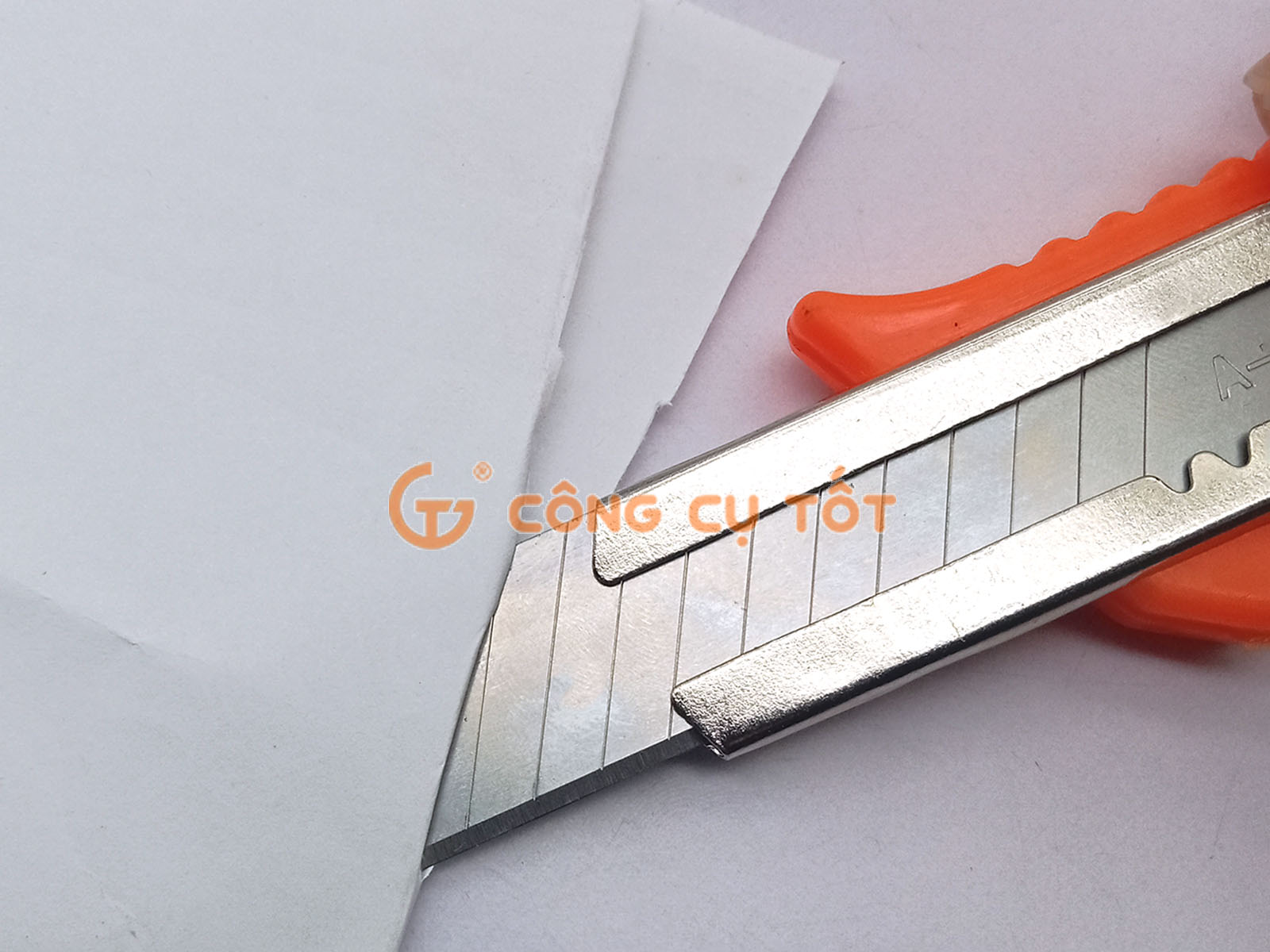 Lưỡi dao dùng để rọc giấy