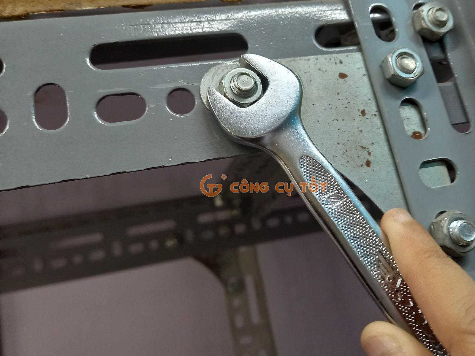 Công dụng của Cờ lê vòng miệng Standard 14mm thép CrV xi bóng Đài Loan