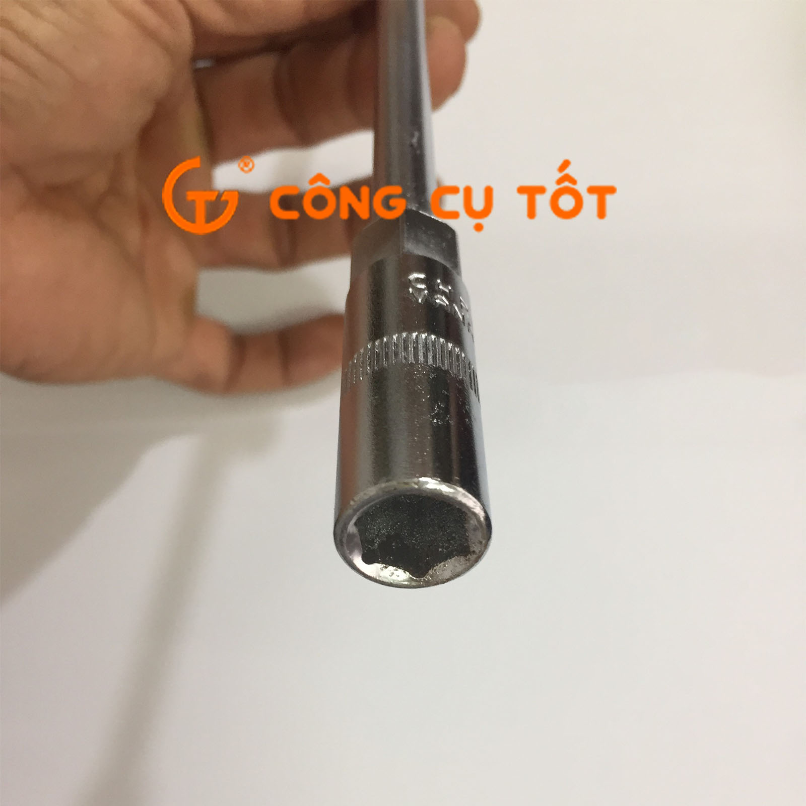 Đầu vặn lục giác kích cỡ 10mm.