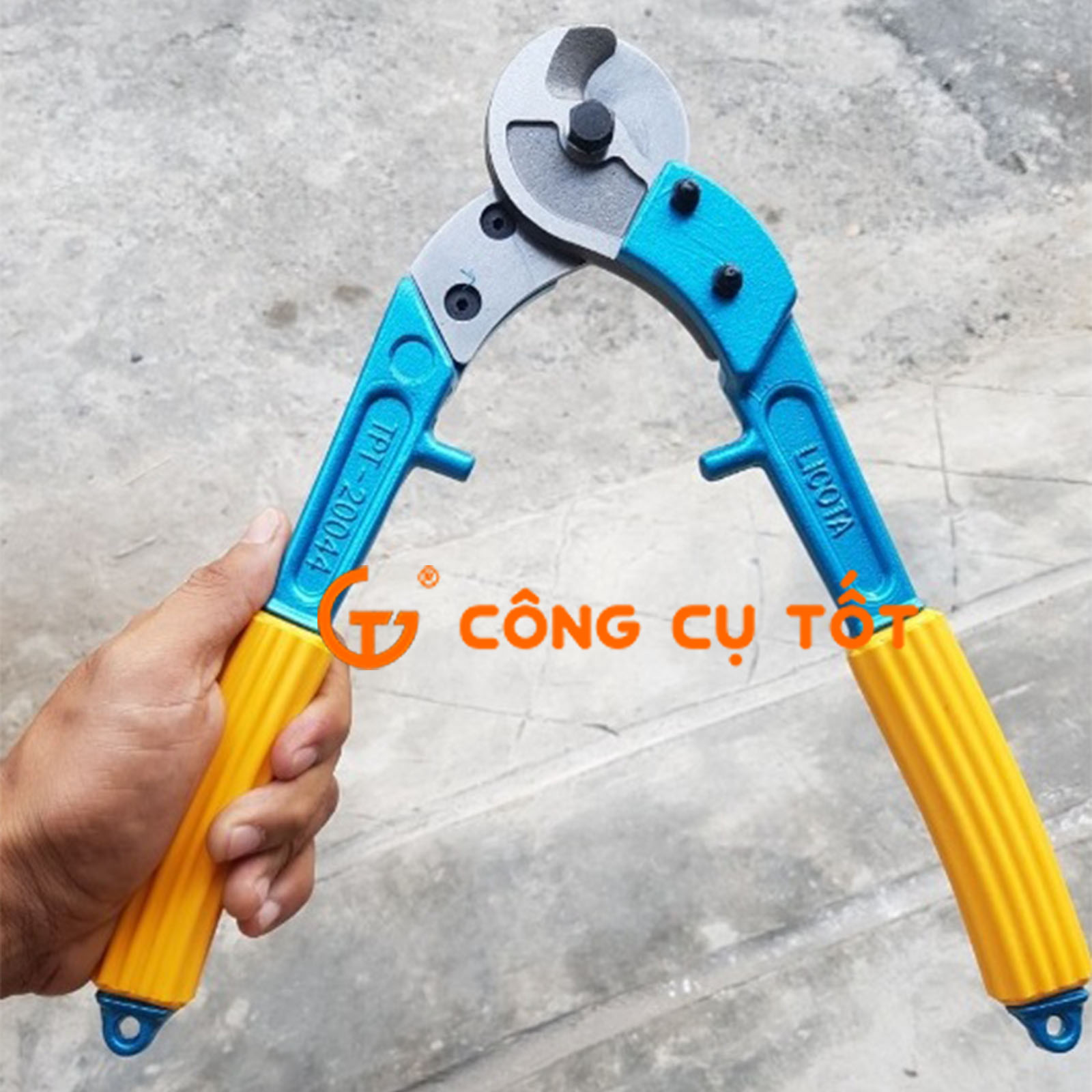 Tổng chiều dài của kéo là 315mm giúp người dùng dễ dàng thao tác.