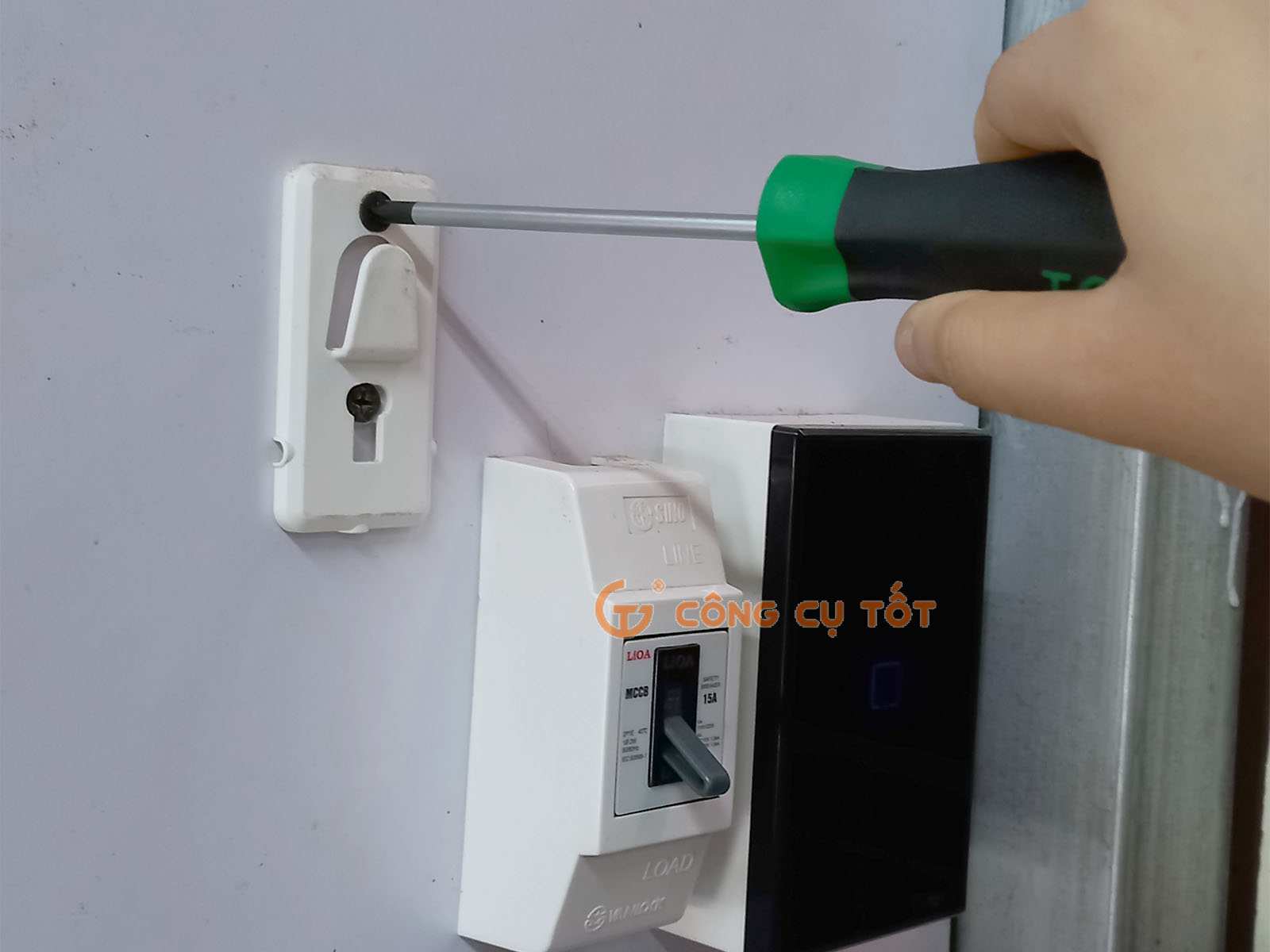 Tháo, vặn các ốc vít dễ dàng và nhanh chóng