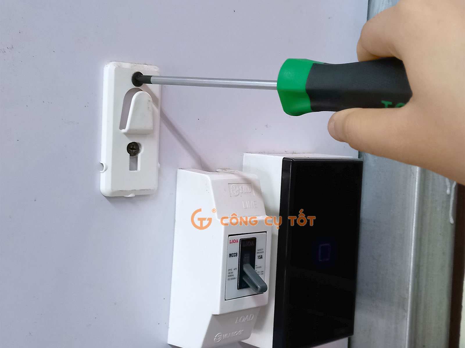 Tháo, vặn các ốc vít dễ dàng và nhanh chóng