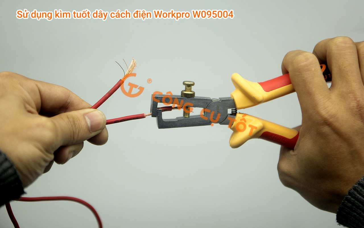Sử dụng kìm tuốt dây cách điện Workpro W095004