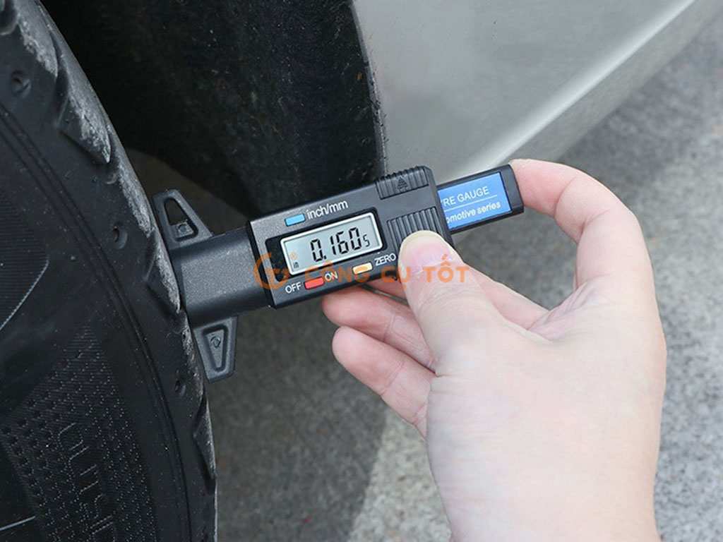 Thước đo độ dày lốp xe