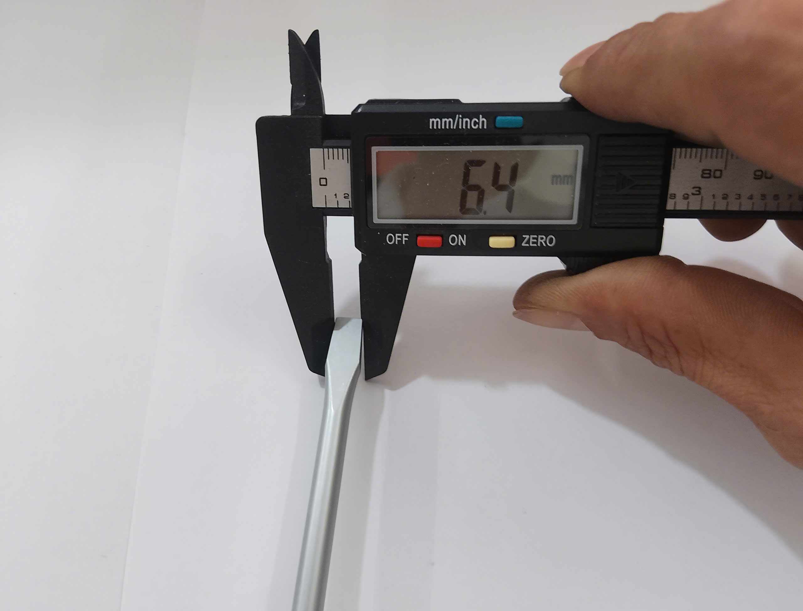 Hình ảnh 3 của mặt hàng Tua vít dẹp SL6.5x150mm Total
