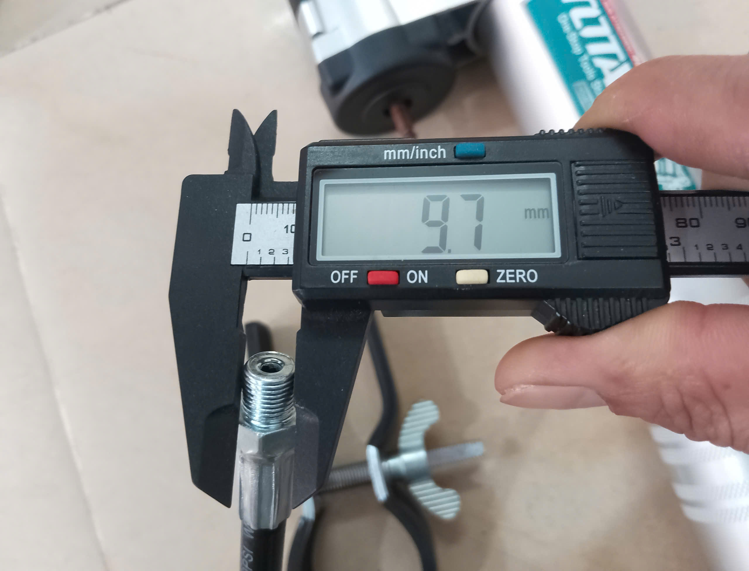 Hình ảnh 9 của mặt hàng Súng bơm mỡ có giá đỡ