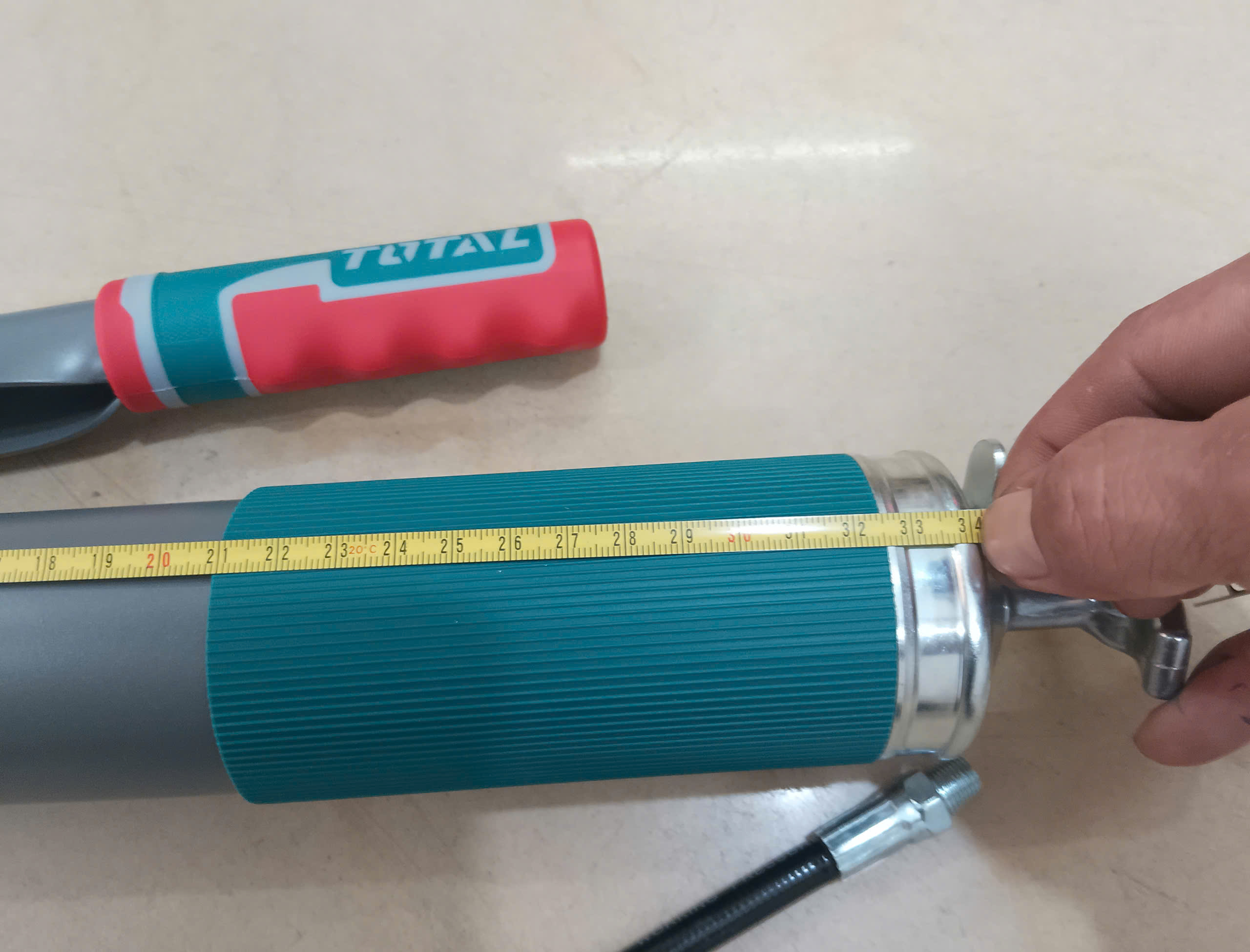 Hình ảnh 9 của mặt hàng Súng bơm mỡ 600cc Total