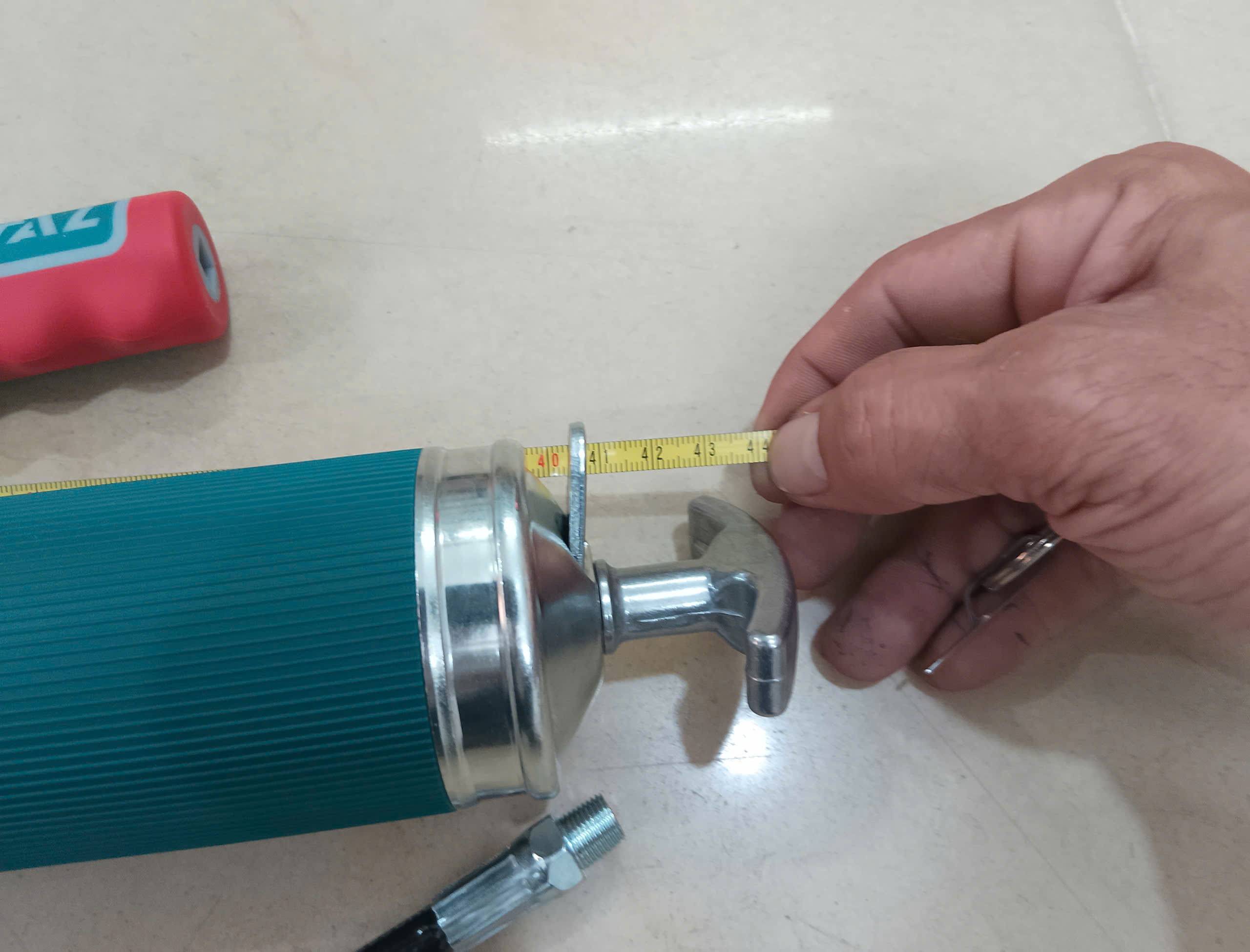 Hình ảnh 10 của mặt hàng Súng bơm mỡ 600cc Total