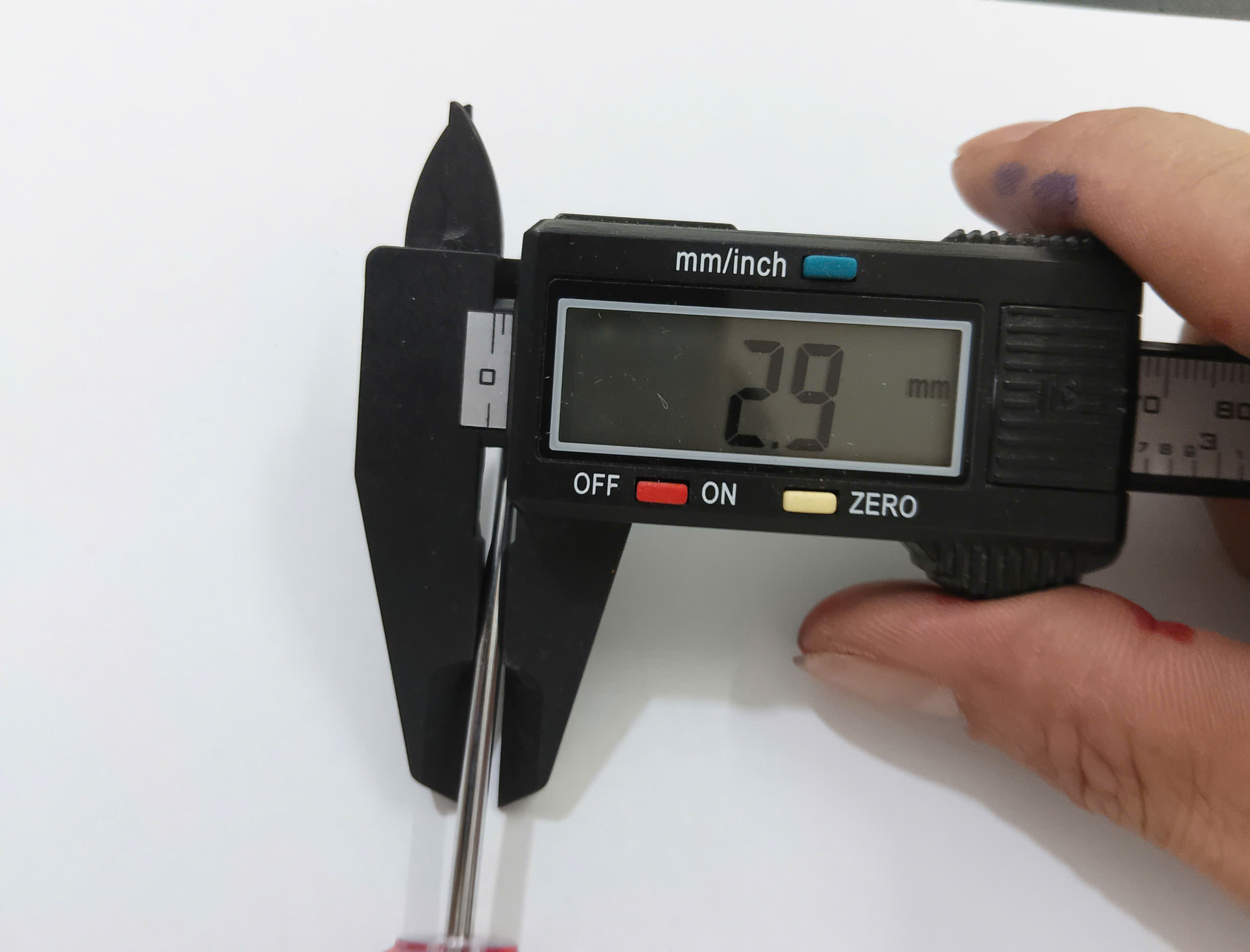 Hình ảnh 4 của mặt hàng Tu vít dẹp cán màu 3.2*75-