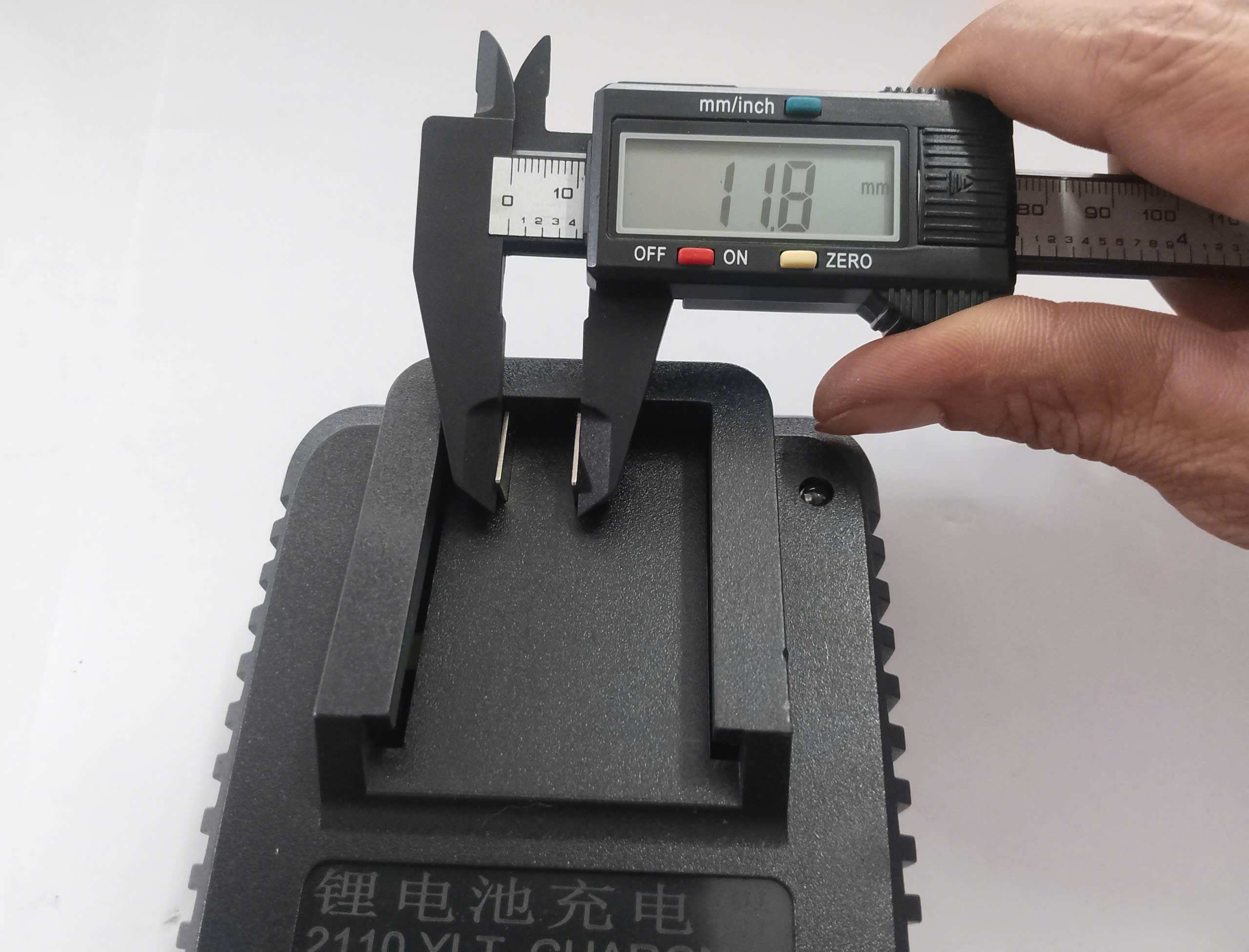 Hình ảnh 10 của mặt hàng SẠC pin Cmart W0014P