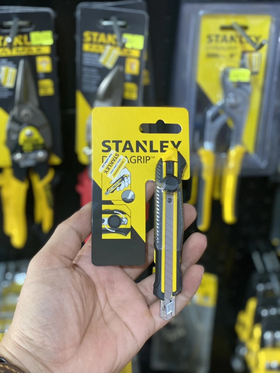 Hình ảnh 3 của mặt hàng Dao rọc 9mm Stanley STHT10409-8