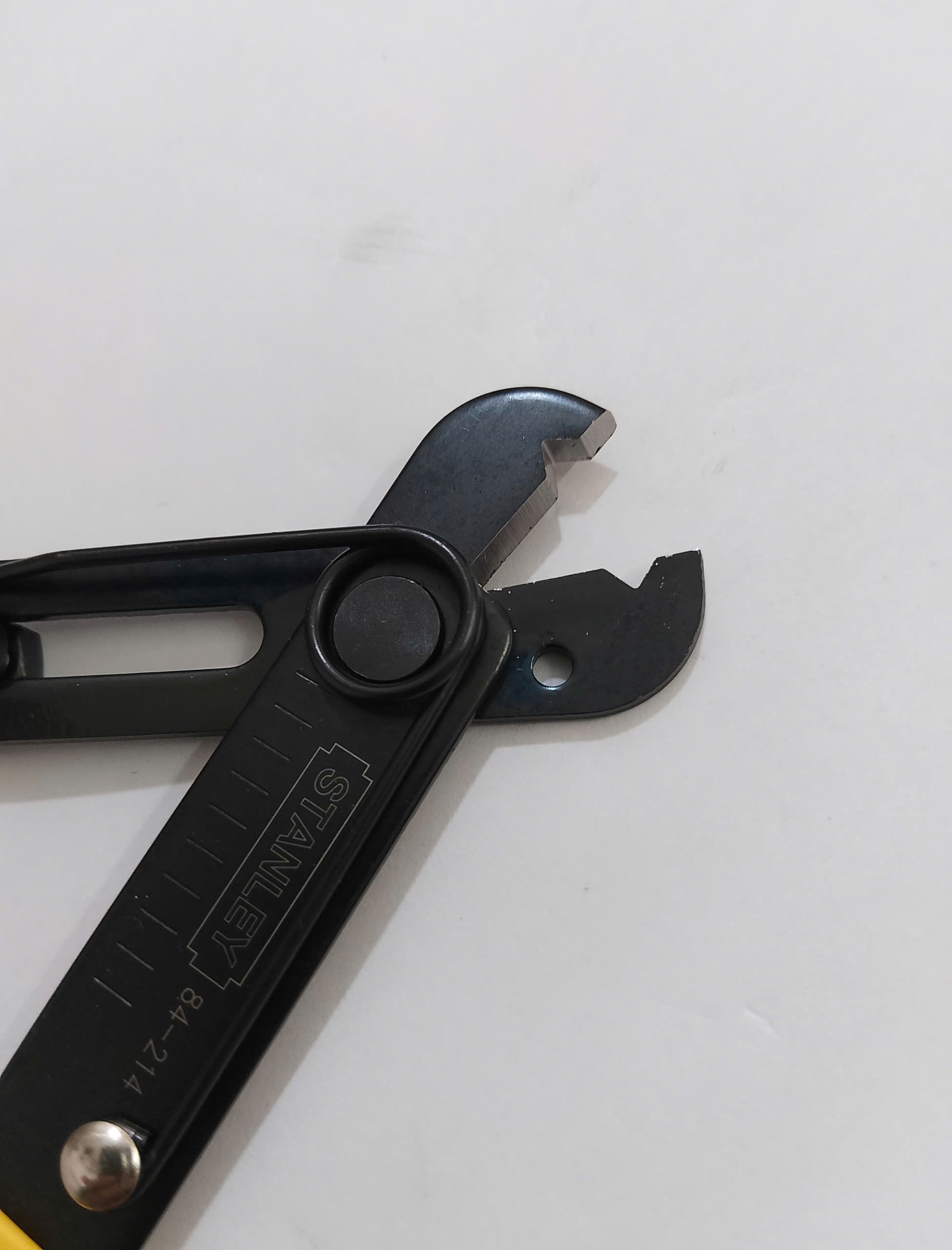 Hình ảnh 14 của mặt hàng Kềm tuốt dây 130mm Stanley 84-214-22