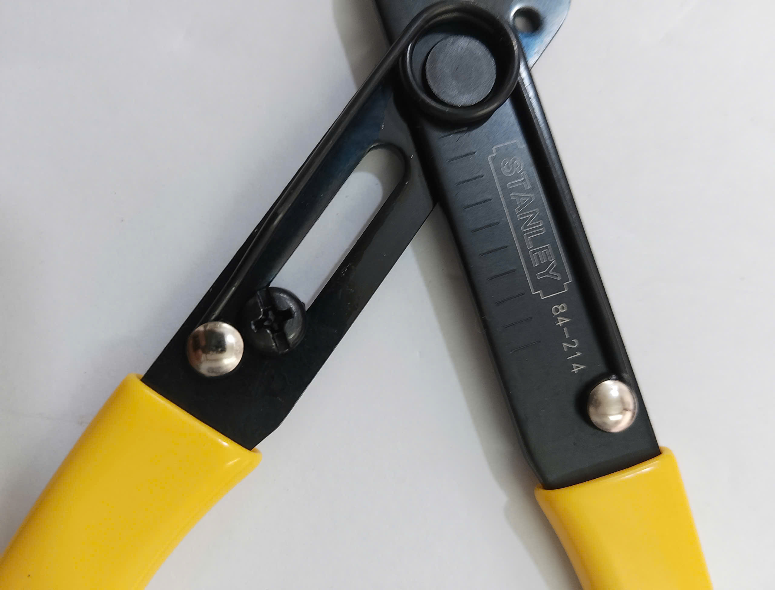 Hình ảnh 15 của mặt hàng Kềm tuốt dây 130mm Stanley 84-214-22