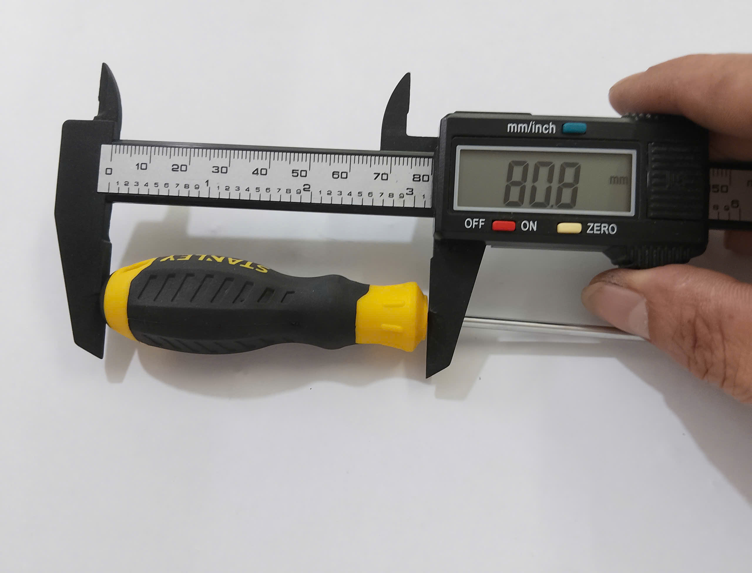 Hình ảnh 16 của mặt hàng Tua vít dẹp 3MMX100MM Stanley STMT60818-8