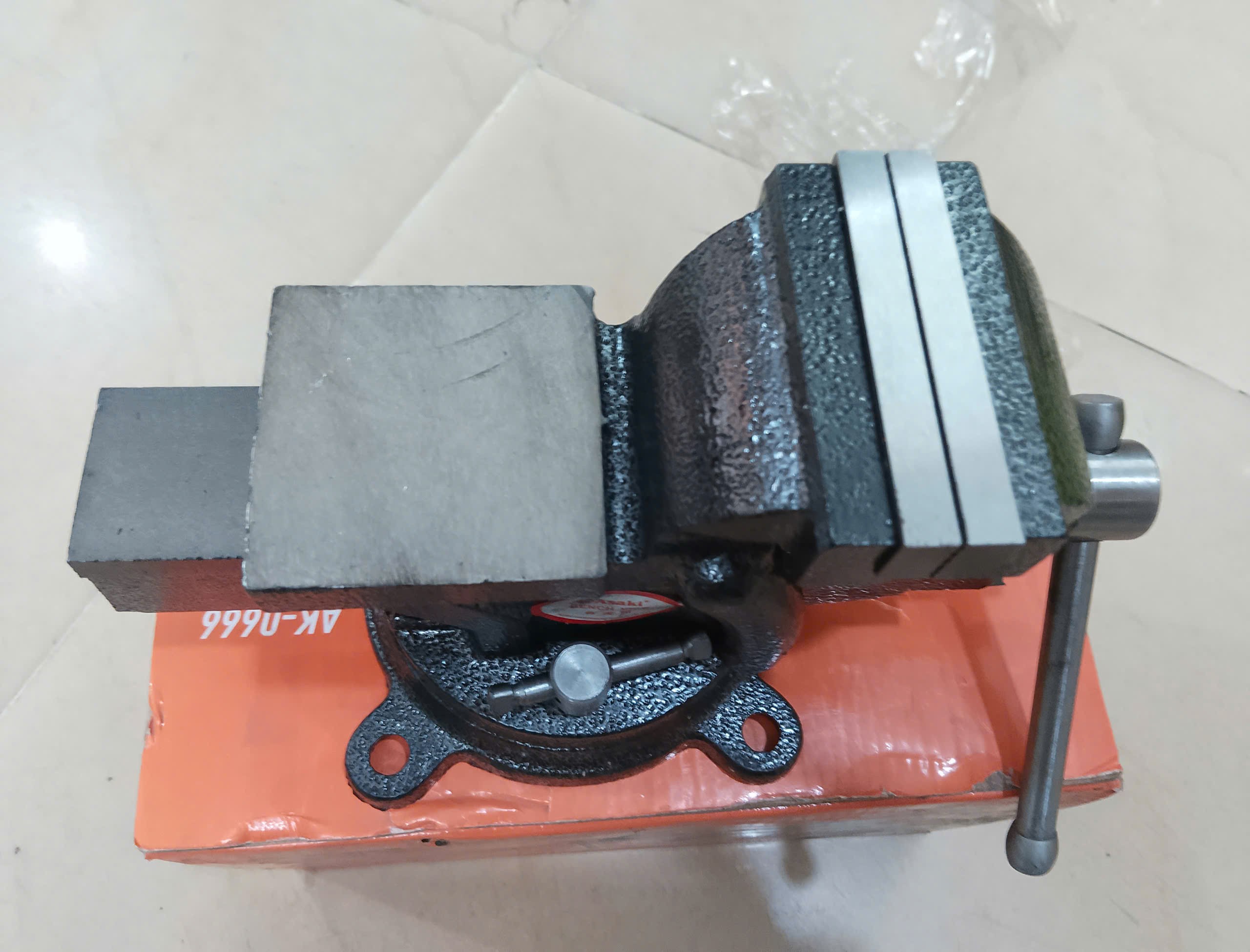 Hình ảnh 25 của mặt hàng Ê tô bàn nguội 3"/75mm ( H = 13cm - Max = 10cm ) Asaki AK-0666