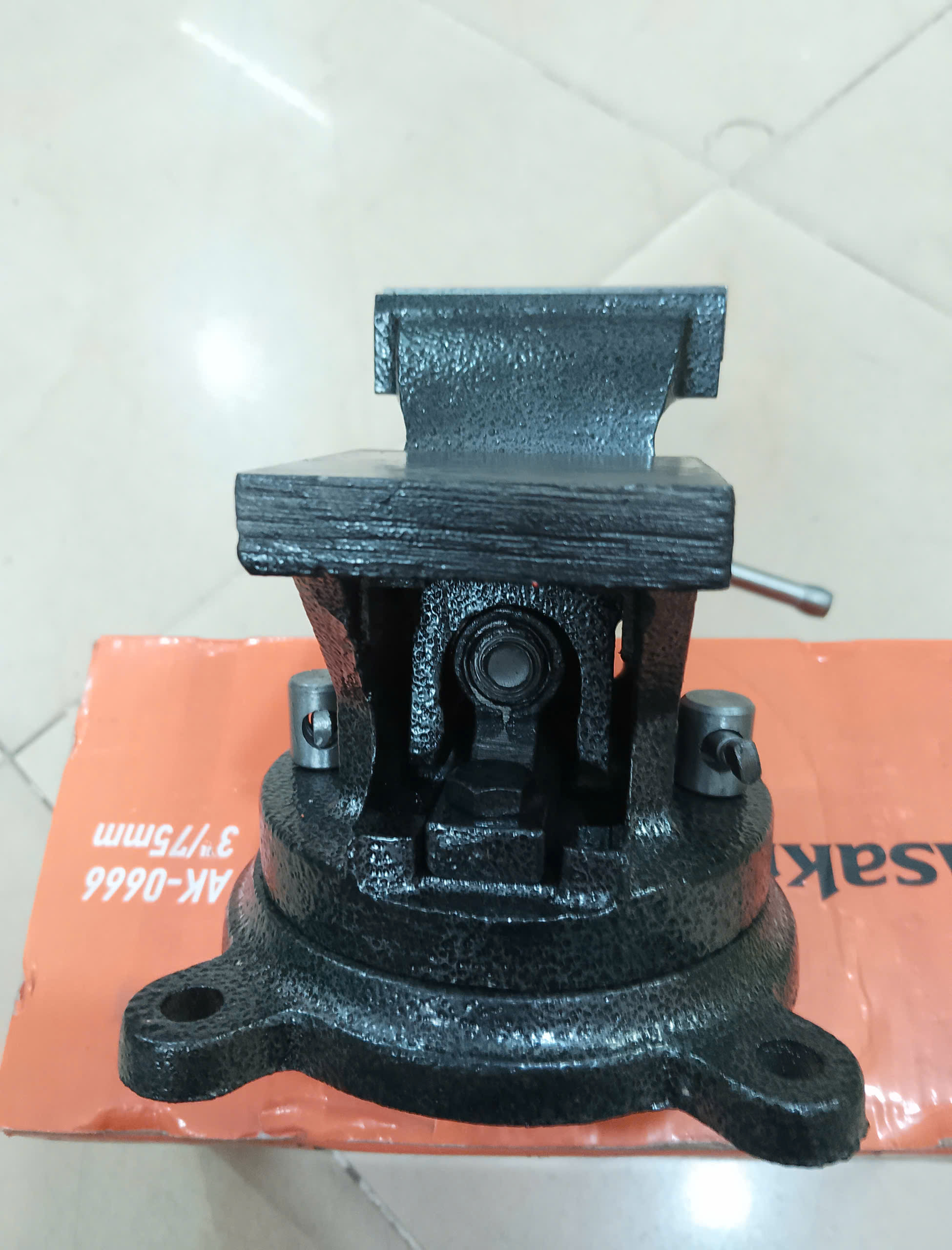 Hình ảnh 17 của mặt hàng Ê tô bàn nguội 3"/75mm ( H = 13cm - Max = 10cm ) Asaki AK-0666