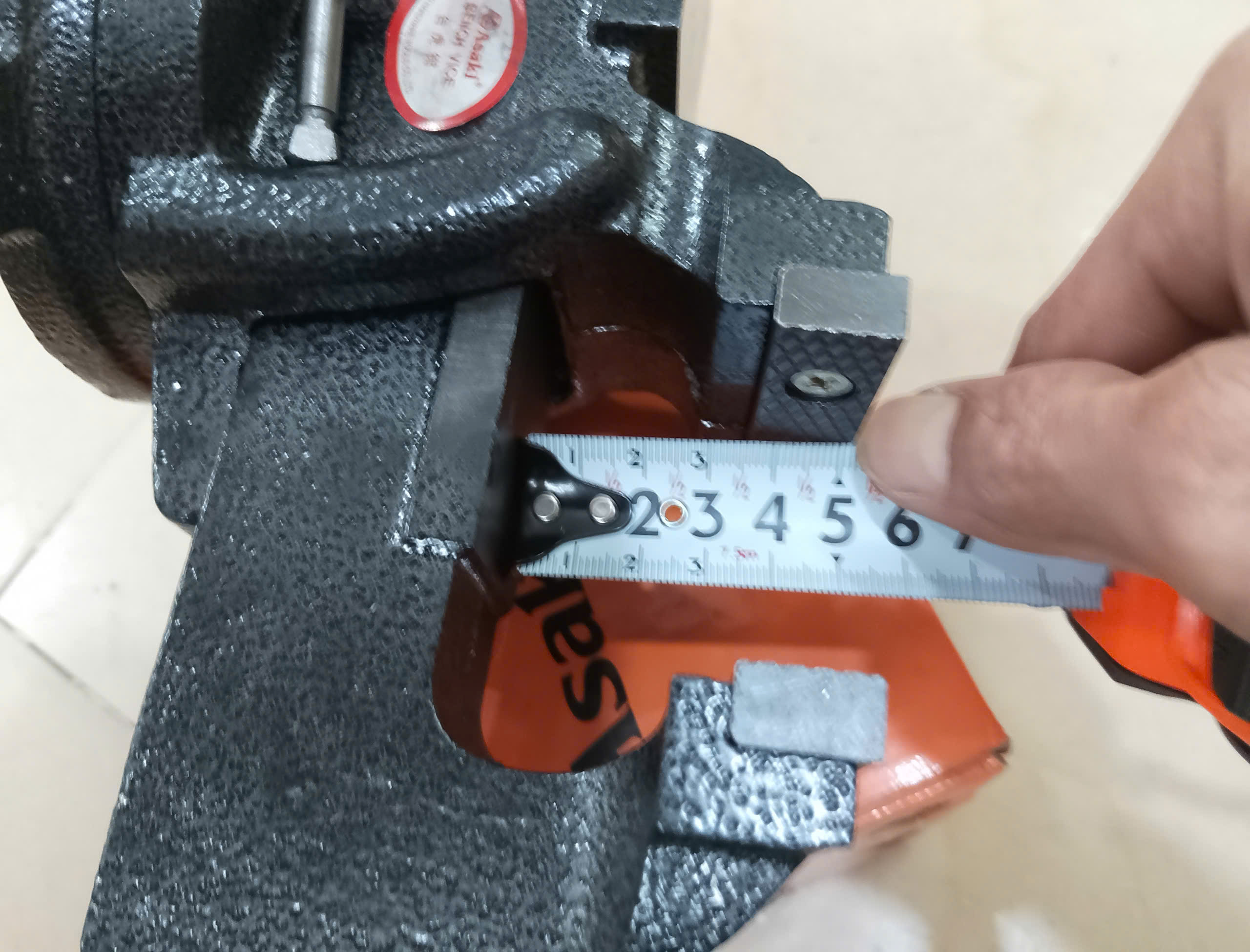 Hình ảnh 19 của mặt hàng Ê tô bàn nguội 3"/75mm ( H = 13cm - Max = 10cm ) Asaki AK-0666