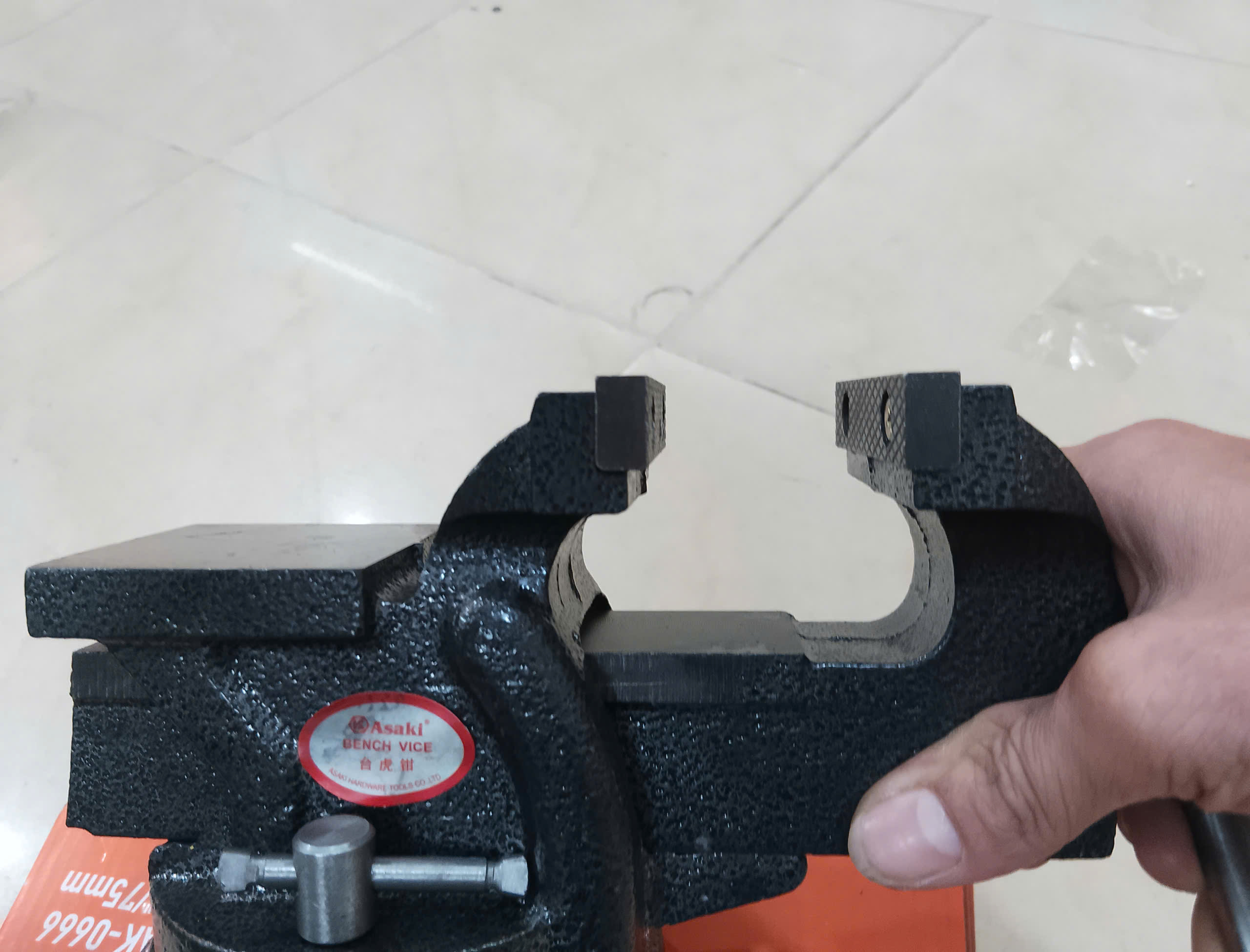 Hình ảnh 20 của mặt hàng Ê tô bàn nguội 3"/75mm ( H = 13cm - Max = 10cm ) Asaki AK-0666