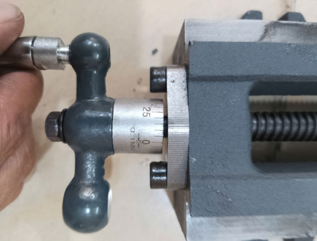 Hình ảnh 18 của mặt hàng Ê tô bàn phay chữ thập   H = 12.5cm - Max = 7cm 3”/75mm Asaki AK-7030