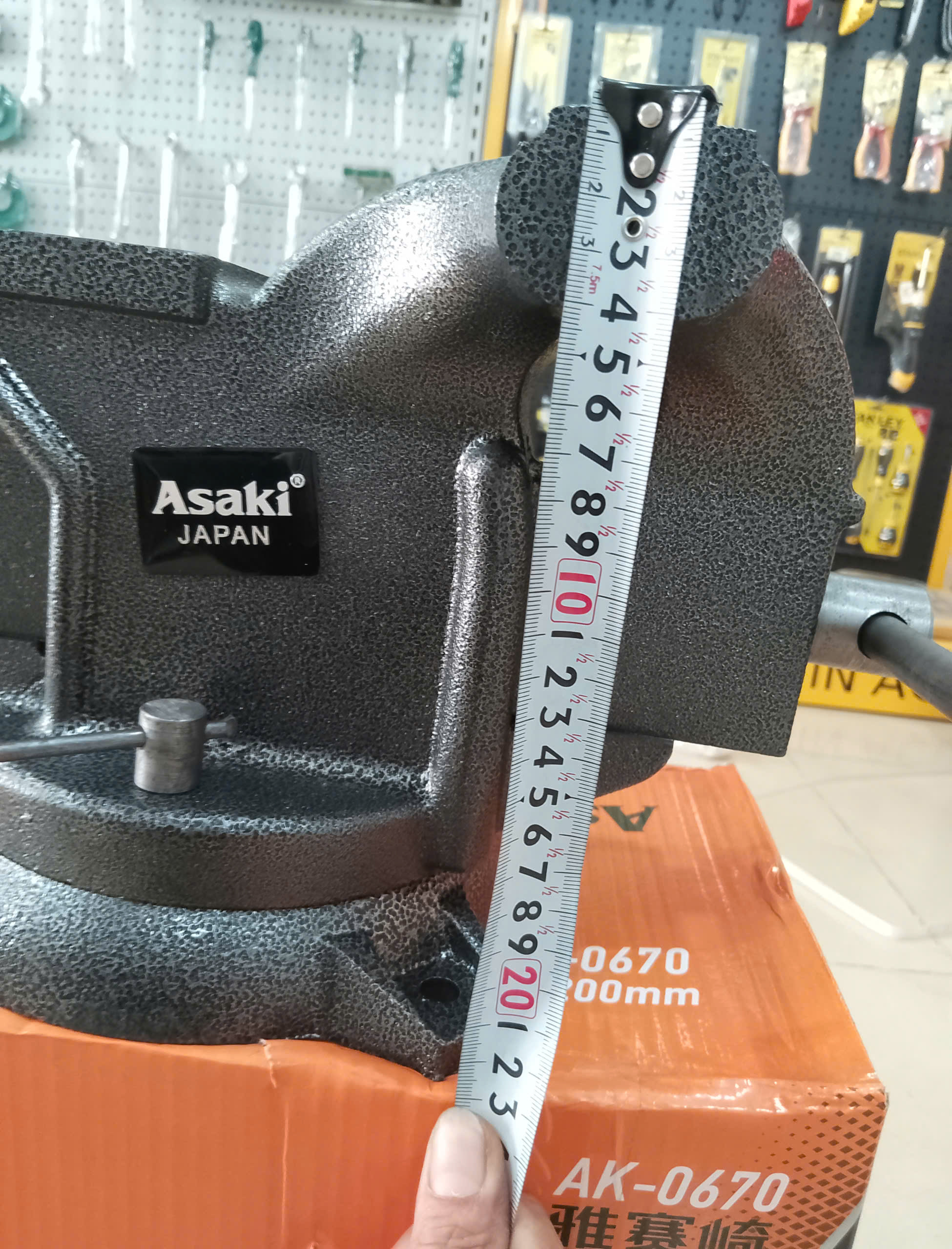 Hình ảnh 20 của mặt hàng Ê tô bàn nguội 8''/200mm ( H = 19cm - Max = 17cm ) Asaki AK-0670