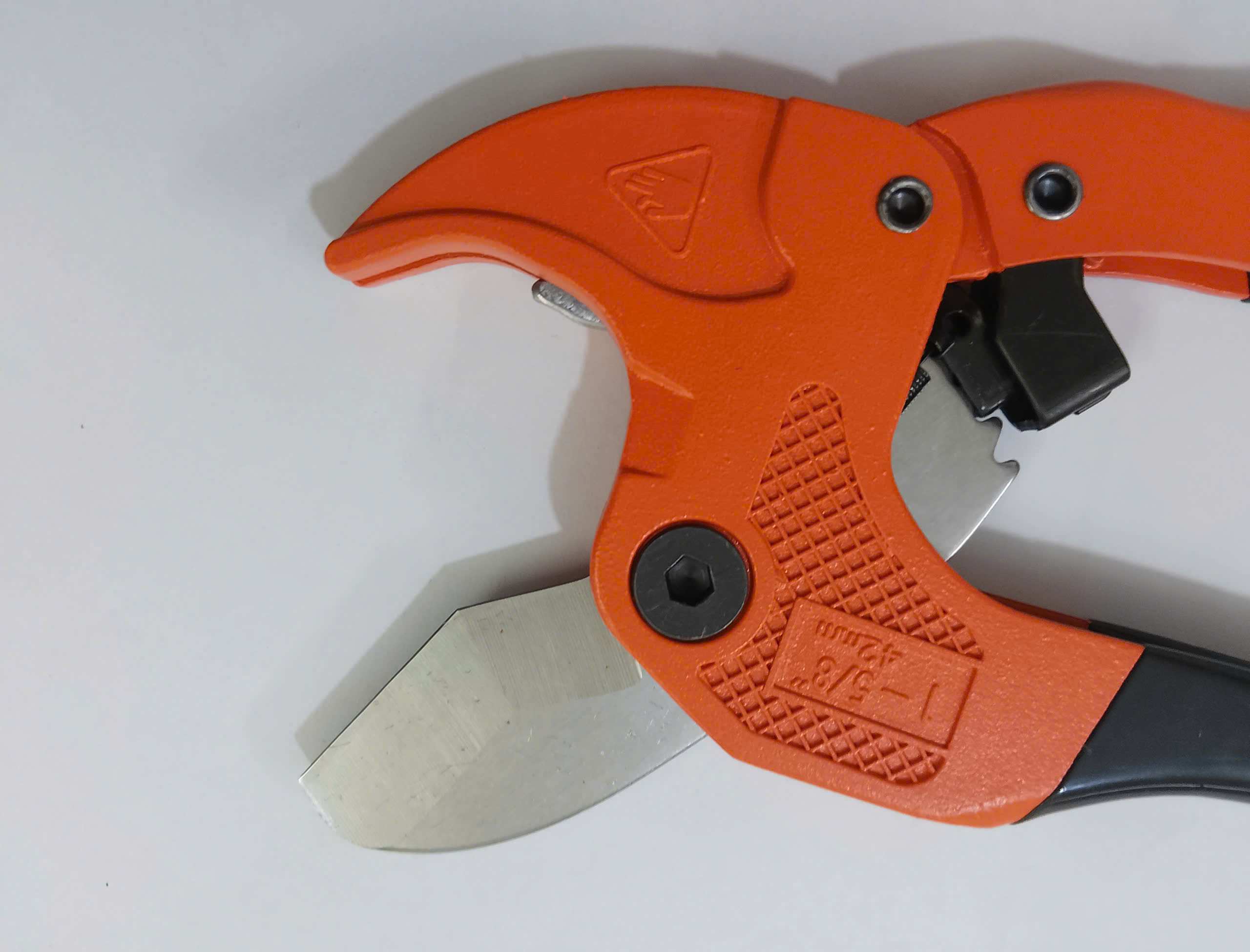 Hình ảnh 23 của mặt hàng Kéo cắt ống nhựa PVC (lưỡi kéo inox) cán bọc nhựa chống trượt 42mm Asaki AK-0162