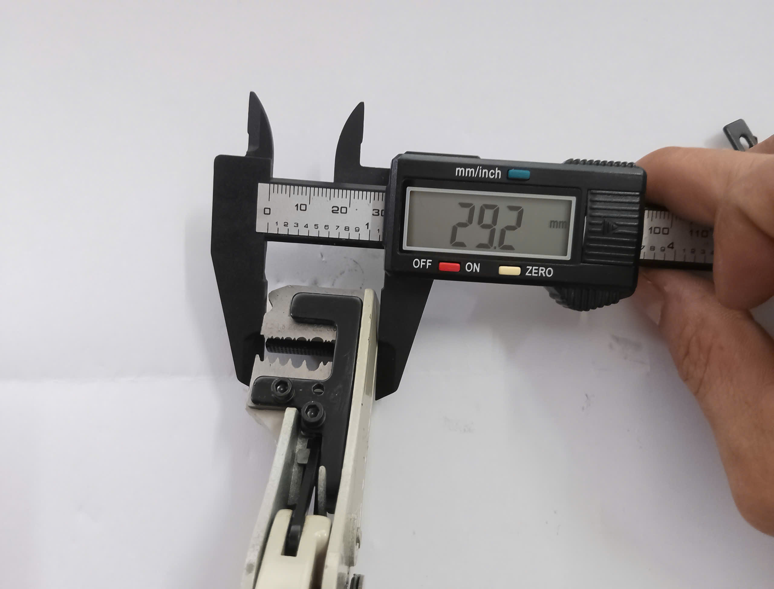 Hình ảnh 15 của mặt hàng Kềm tuốt dây điện tự động 7″/175mm Asaki AK-0340