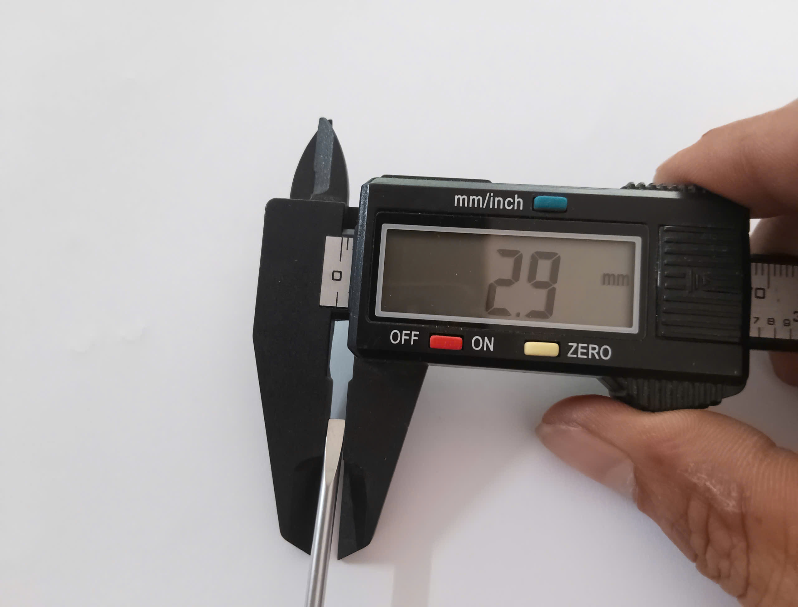 Hình ảnh 9 của mặt hàng Tua vít thép cán nhựa trong 3 x 75mm (+) Asaki AK-7112