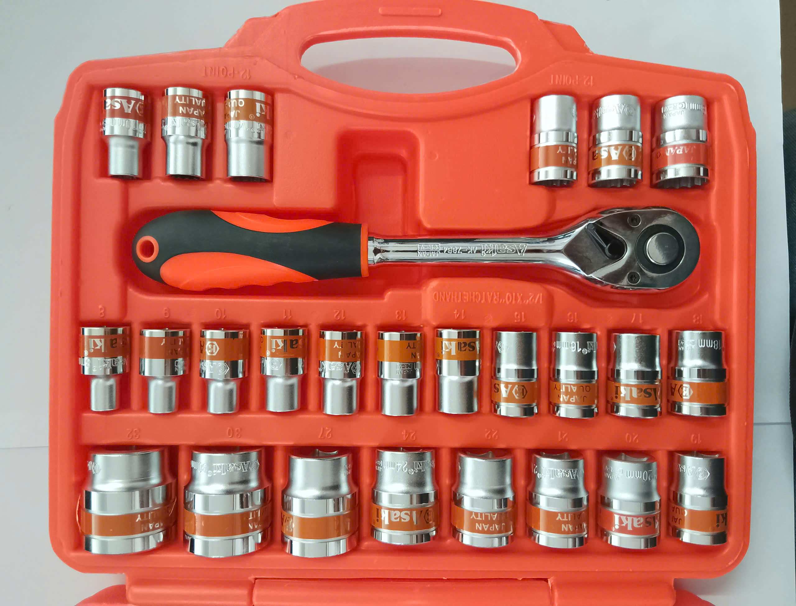 Hình ảnh 18 của mặt hàng Bộ tuýp 1/2"" 6 và 12 cạnh 32 chi tiết (xi bóng viền cam) ""cần vặn cao cấp" Asaki AK-9773