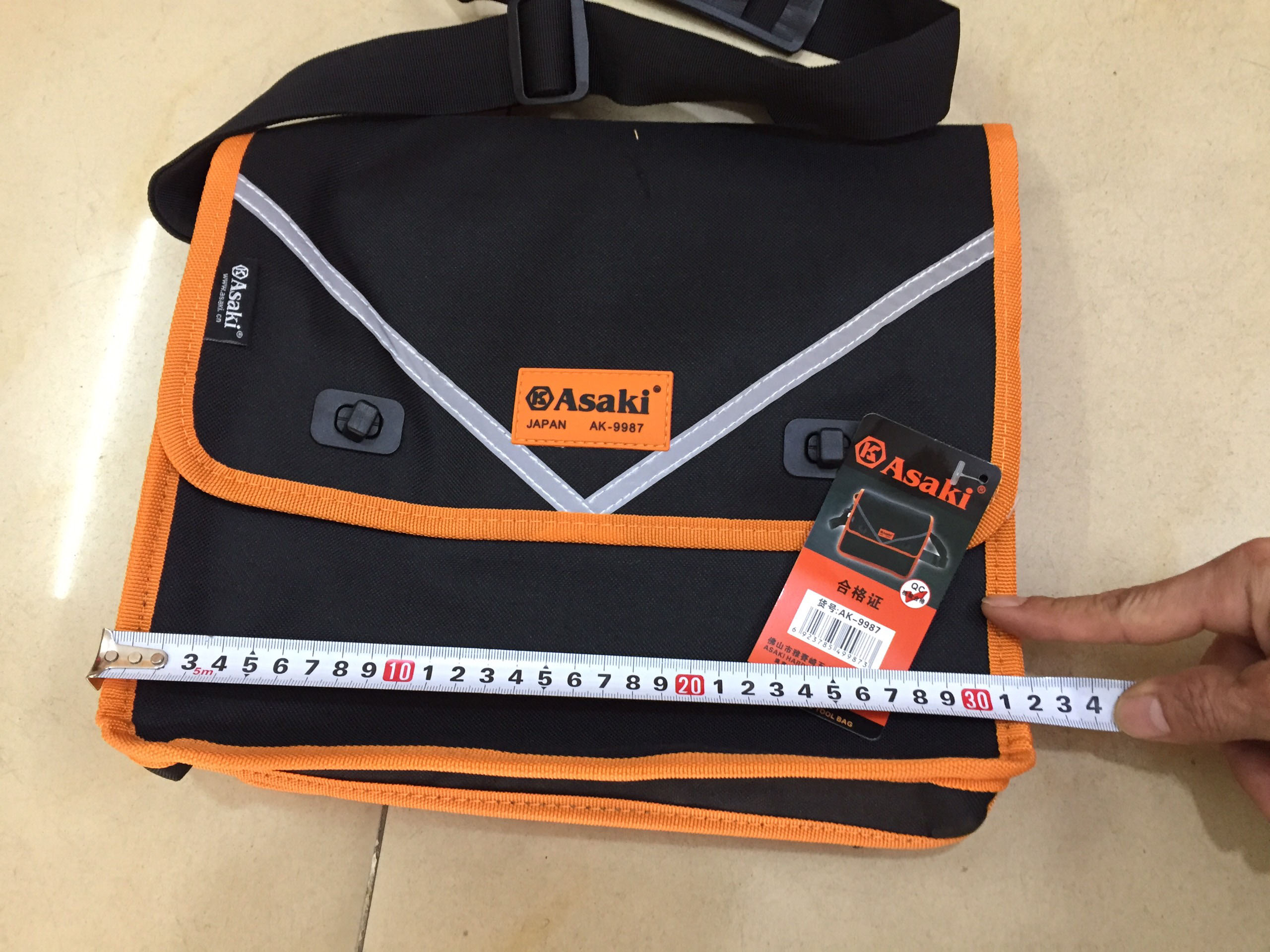 Hình ảnh 16 của mặt hàng Túi đeo vai đựng đồ nghề cao cấp (sử dụng chất liệu đặc biệt chống vật nhọn đâm thủng túi)" nhỏ Asaki AK-9987