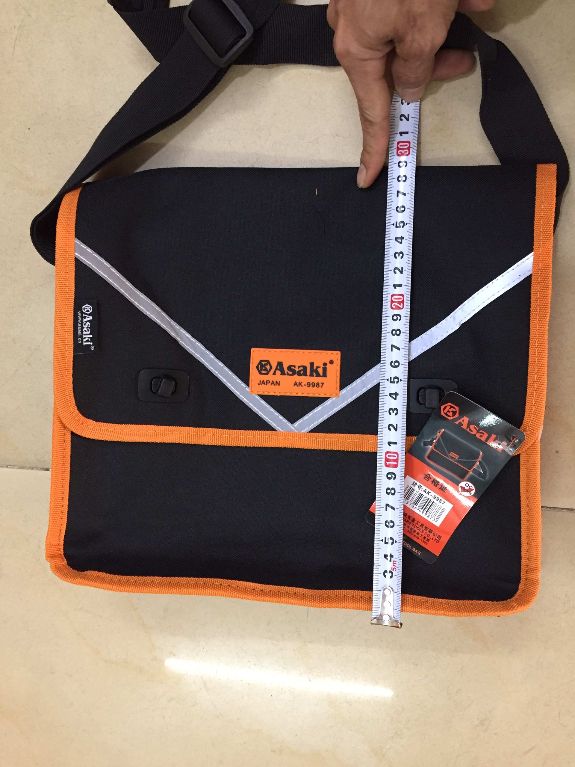 Hình ảnh 17 của mặt hàng Túi đeo vai đựng đồ nghề cao cấp (sử dụng chất liệu đặc biệt chống vật nhọn đâm thủng túi)" nhỏ Asaki AK-9987